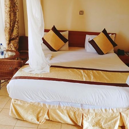 Golden Gates Hotel Thuthuriki 外观 照片