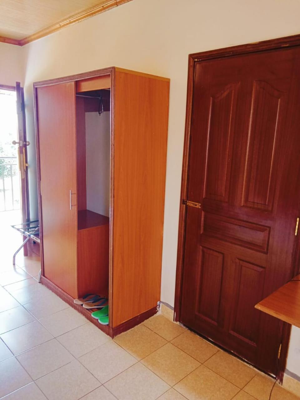 Golden Gates Hotel Thuthuriki 外观 照片