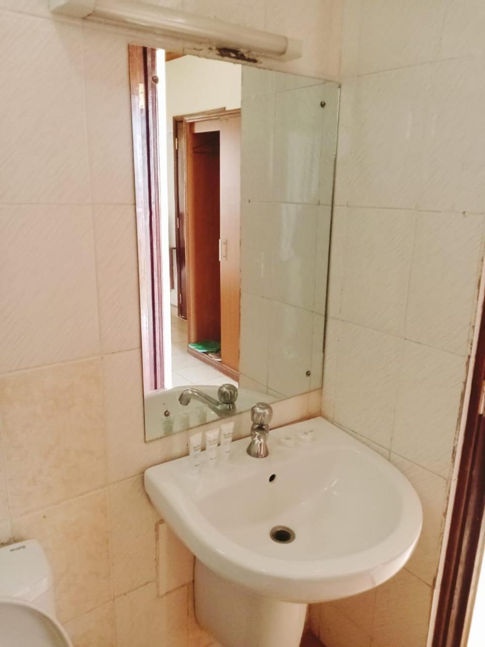 Golden Gates Hotel Thuthuriki 外观 照片