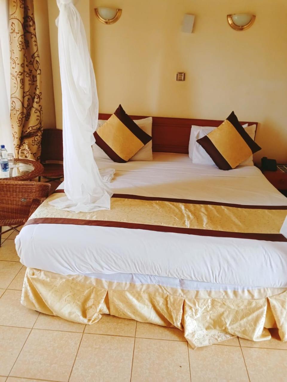 Golden Gates Hotel Thuthuriki 外观 照片