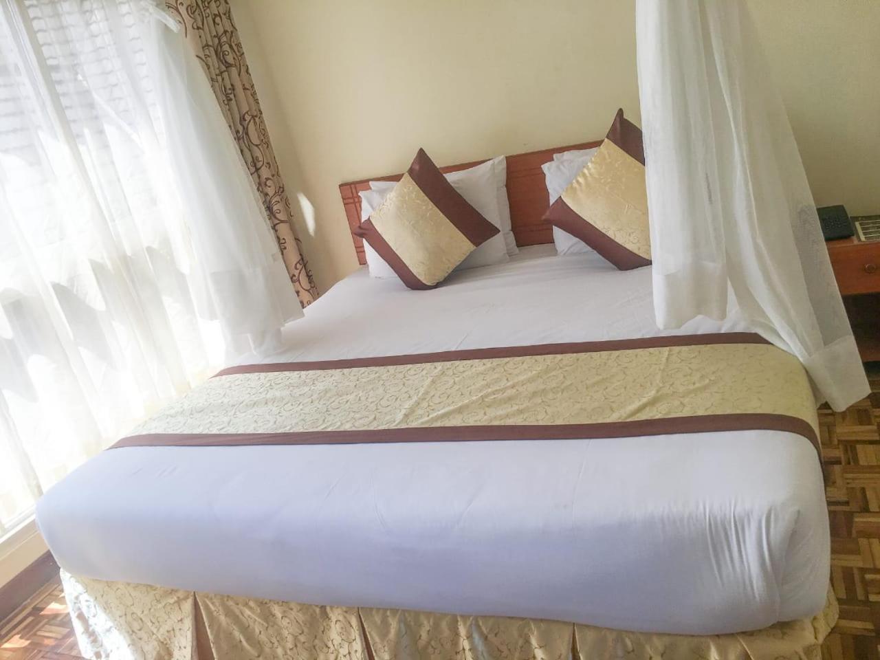 Golden Gates Hotel Thuthuriki 外观 照片